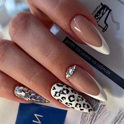 Nail Art Wearable Nails, French Nude Color with White Edges, Fake Nails with Leo